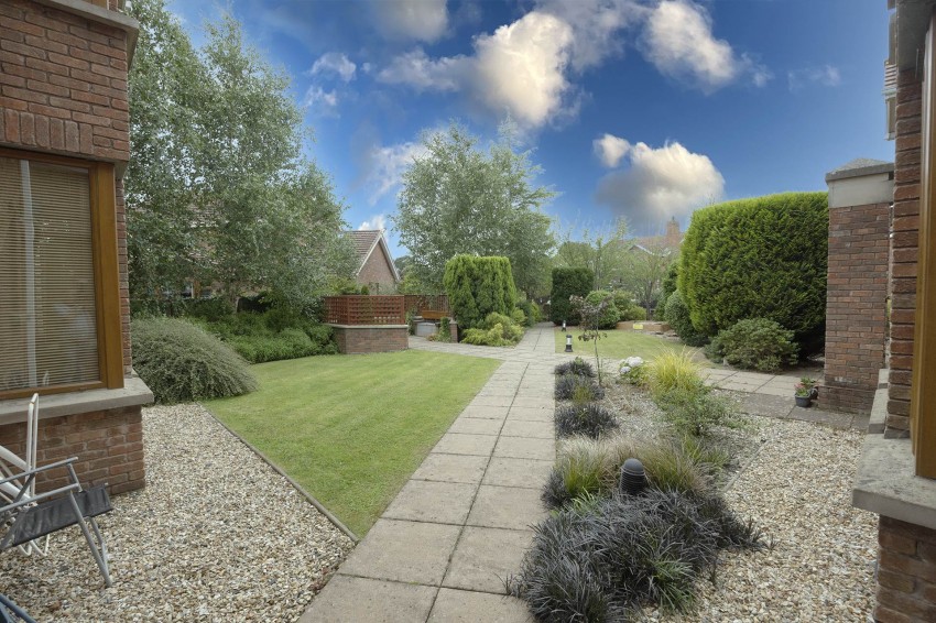 Images for 5 Woodville Mews, Lurgan