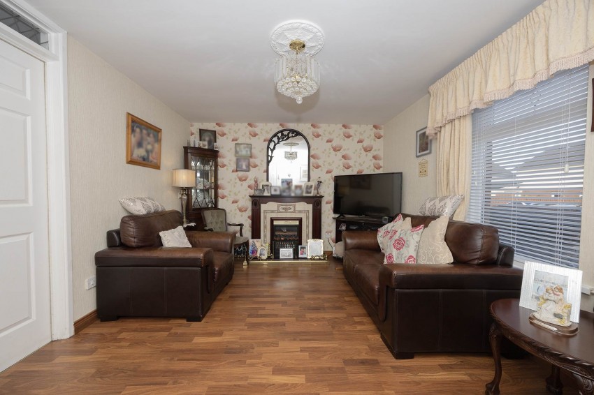 Images for 61 Hill Street, Lurgan