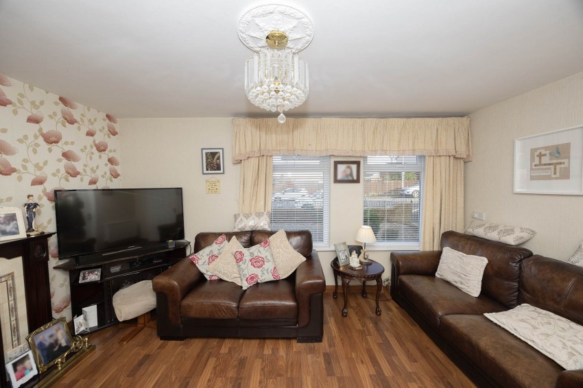 Images for 61 Hill Street, Lurgan