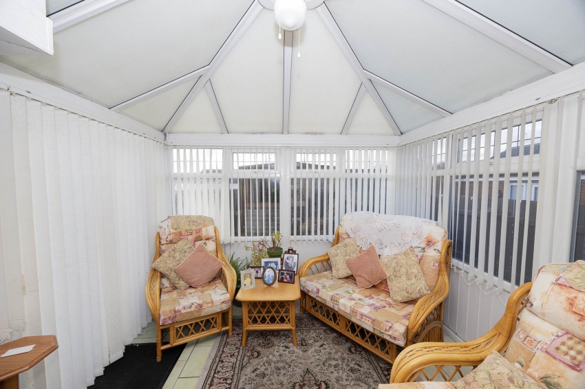 Images for 61 Hill Street, Lurgan