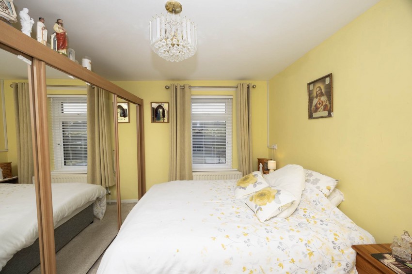 Images for 61 Hill Street, Lurgan