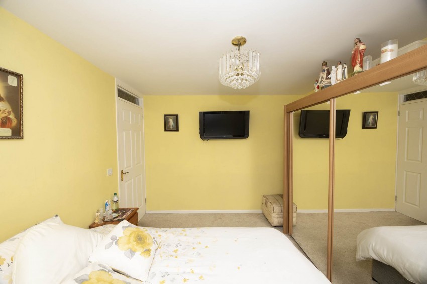 Images for 61 Hill Street, Lurgan