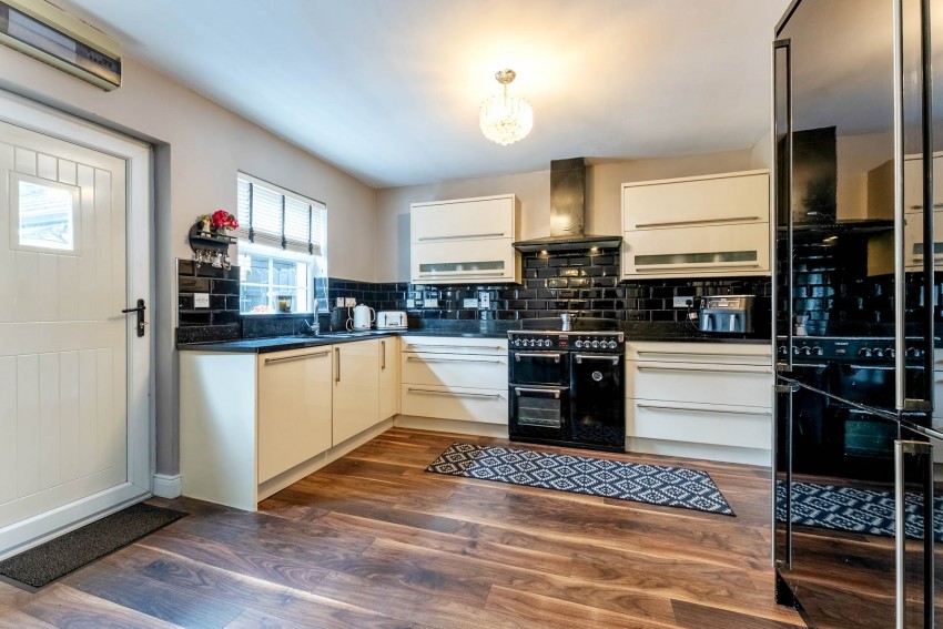 Images for 84 River Glade Manor, Lurgan
