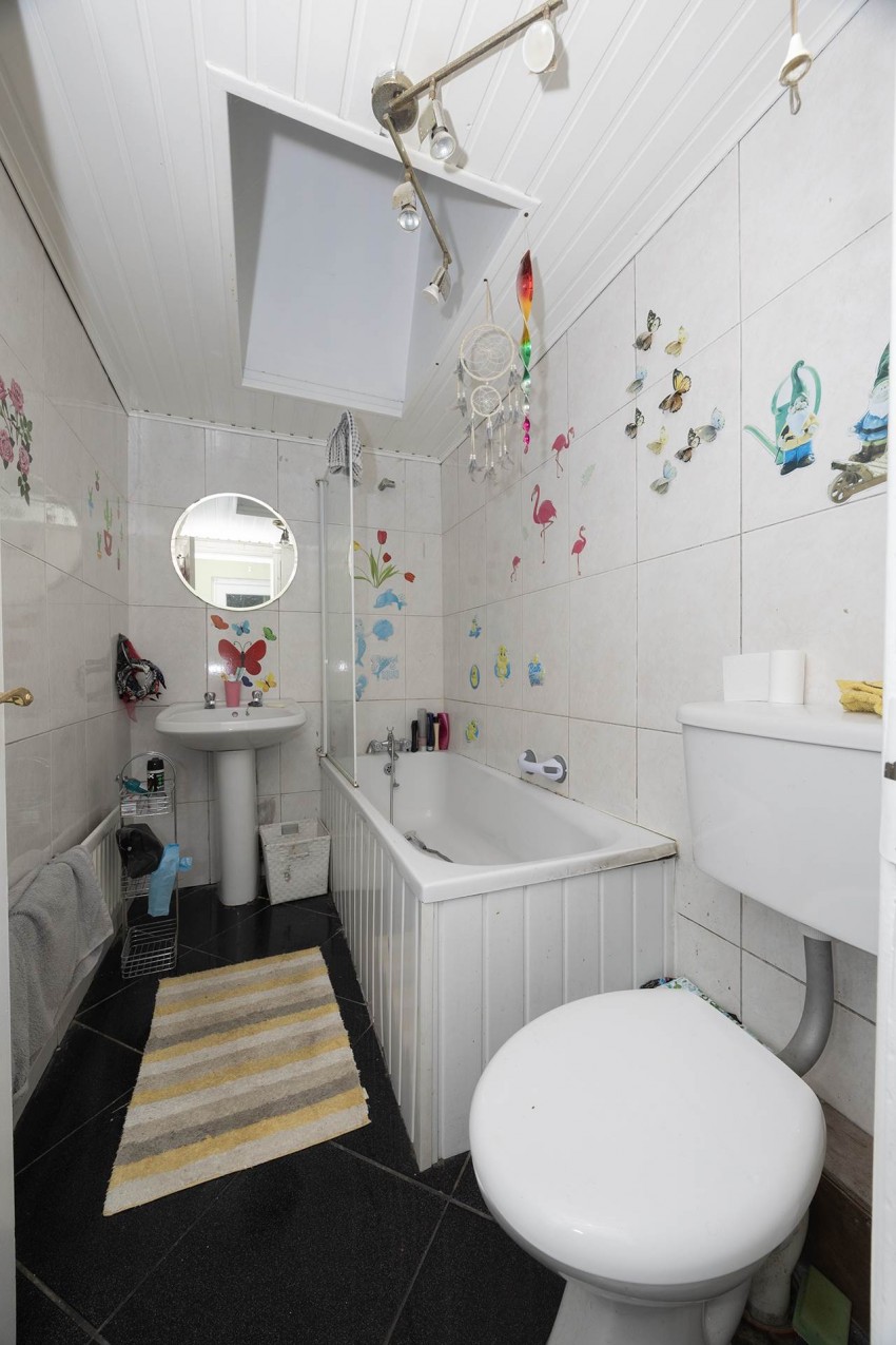 Images for 9 Victoria Street Place, Lurgan