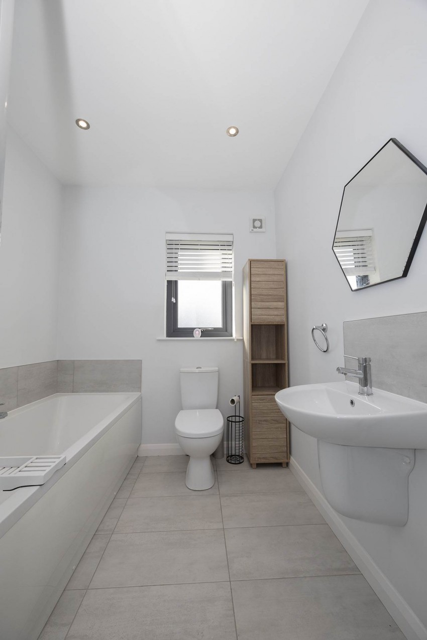 Images for The Hollows, Lurgan