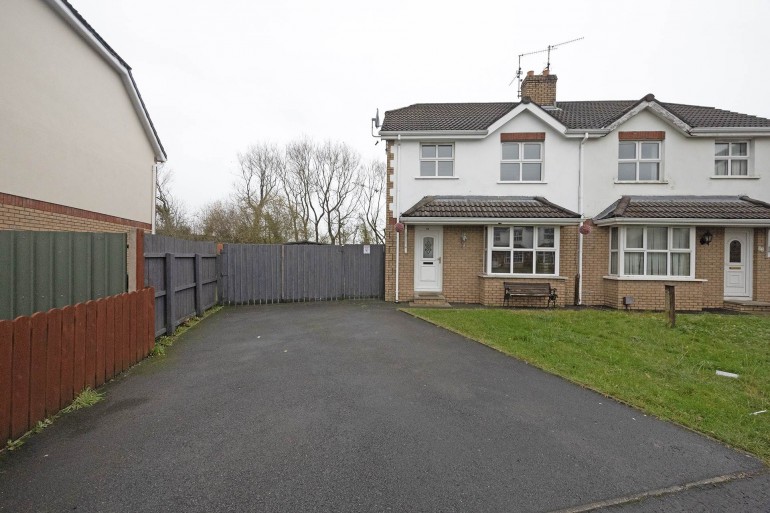 93 Carrigart Manor, Craigavon