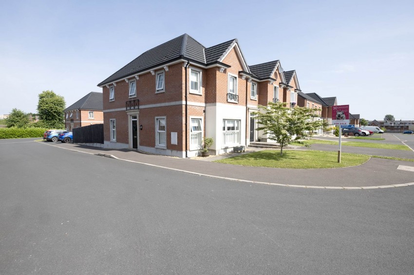 Images for 14 Atherton Square, Lurgan