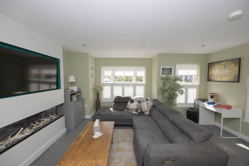 Images for 14 Atherton Square, Lurgan